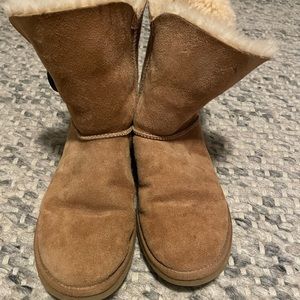 GUC chestnut womens size 7 UGGS